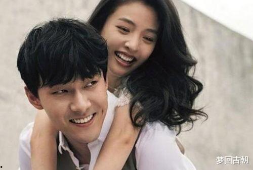 娱乐圈吃瓜二人,娱乐圈“瓜王”与“瓜后”的甜蜜邂逅